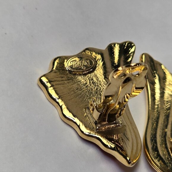 Vintage Trifari Earrings Clip On Red Gold Tone Wings 80s Glam Fashion Retro - Picture 10 of 13